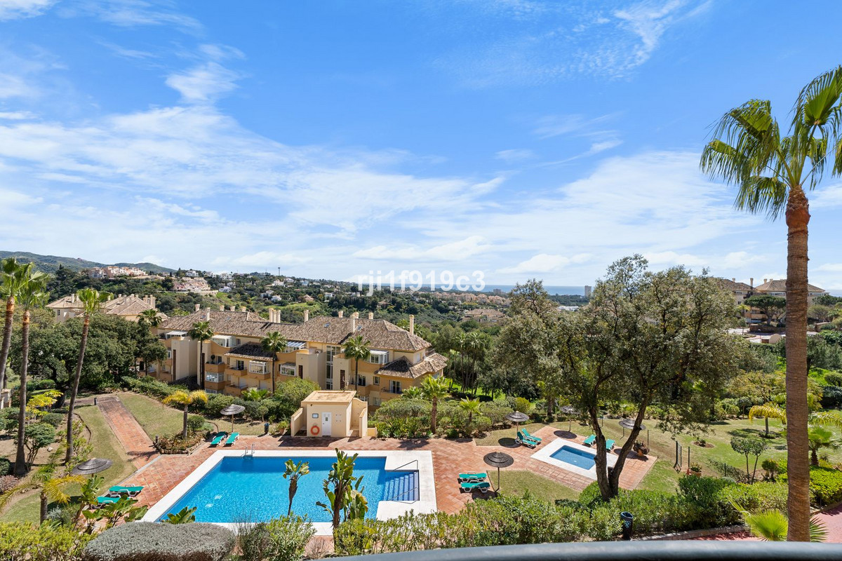 Apartamentos de 2 dormitorios en venta en Elviria Hills – R4994593