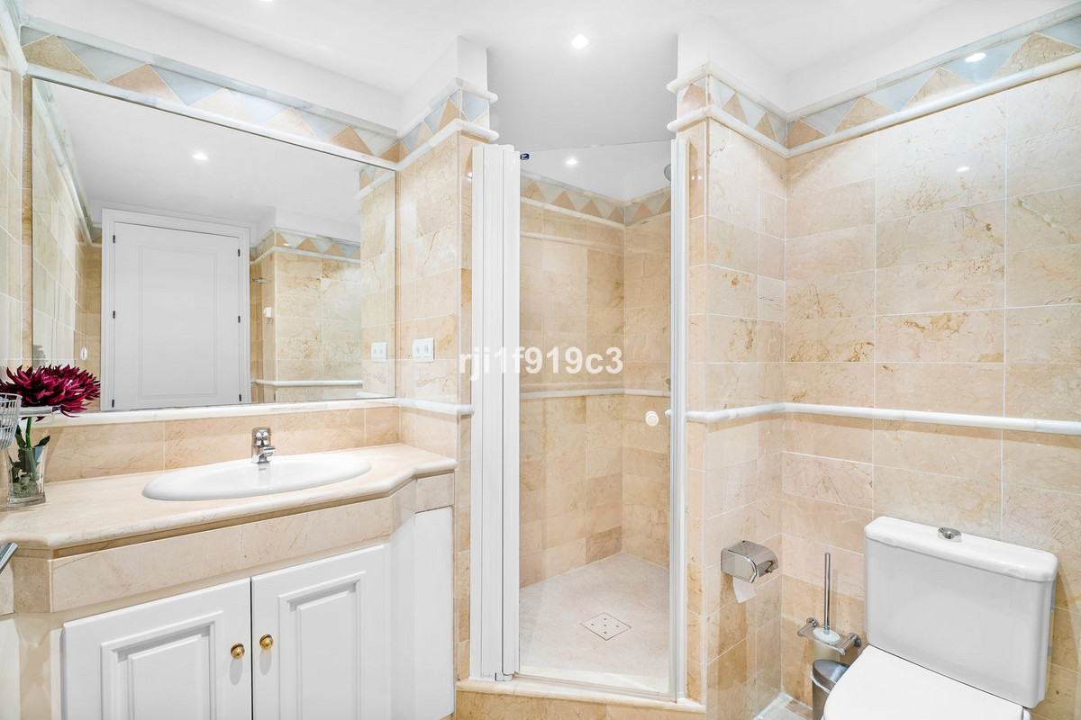 Apartamentos de 2 dormitorios en venta en Elviria Hills – R4994593