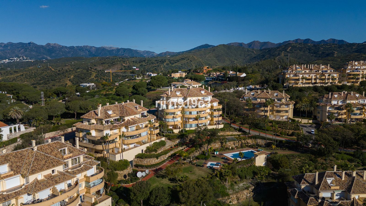 Apartamentos de 2 dormitorios en venta en Elviria Hills – R4994593