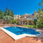 Villas de 8 dormitorios en venta en Marbella – R5181184