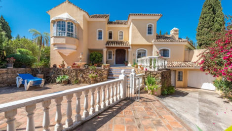Villas de 8 dormitorios en venta en Marbella – R5181184