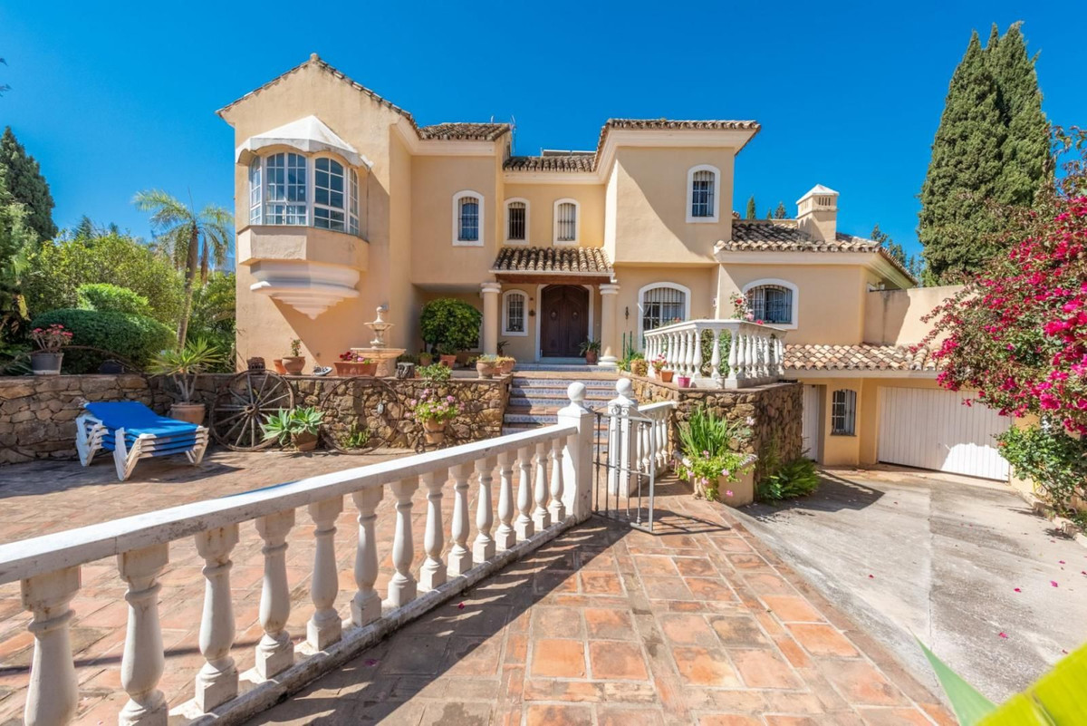 Villas de 8 dormitorios en venta en Marbella – R5181184