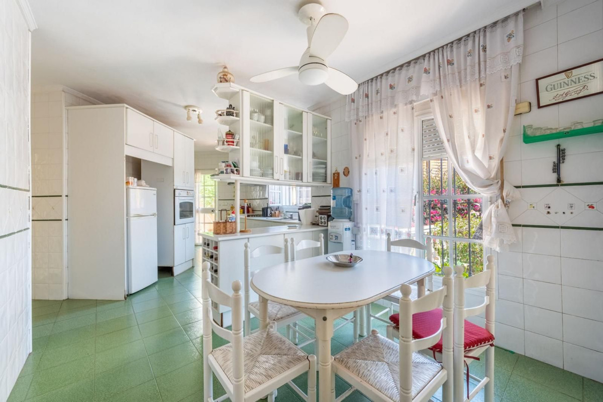 Villas de 8 dormitorios en venta en Marbella – R5181184