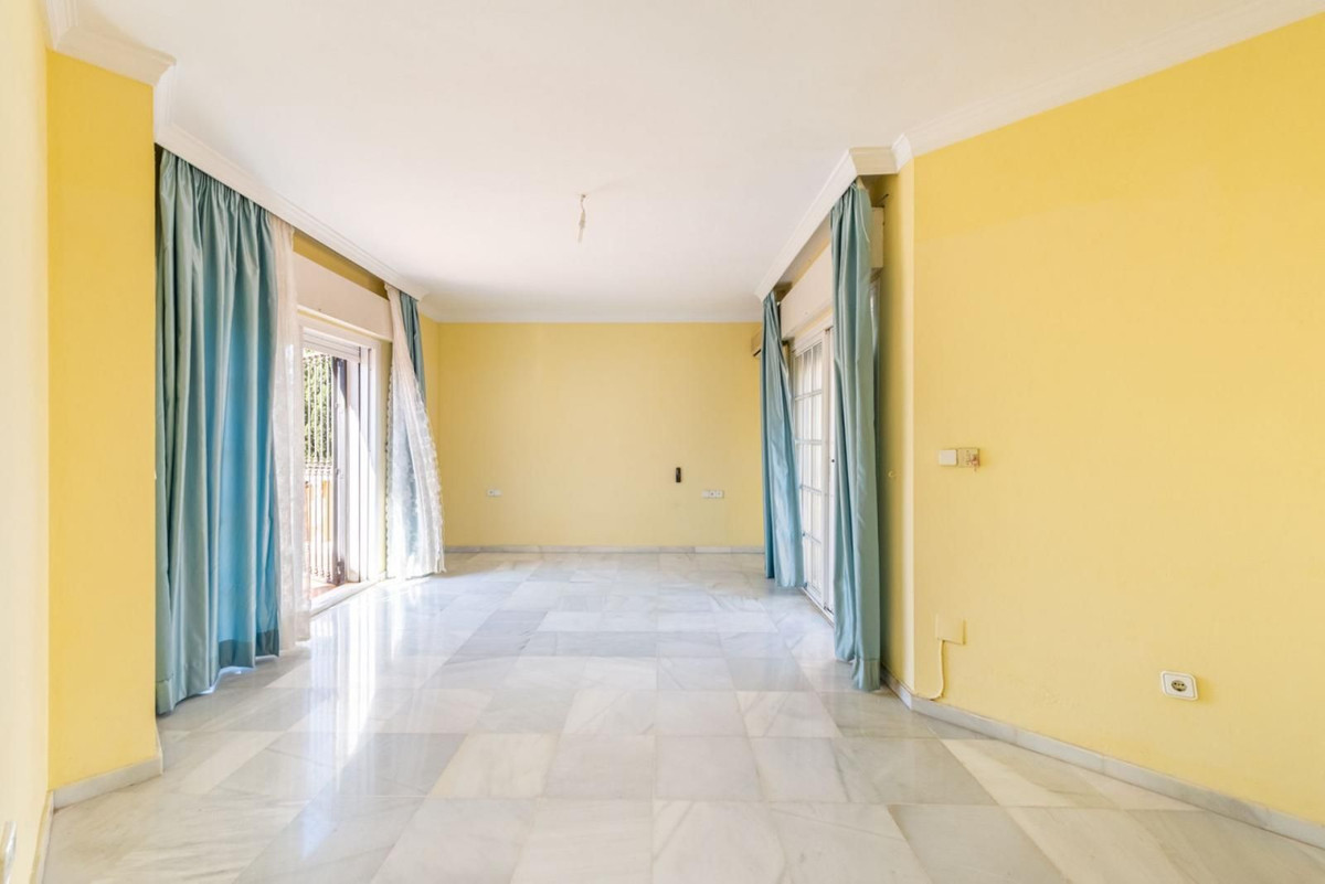 Villas de 8 dormitorios en venta en Marbella – R5181184