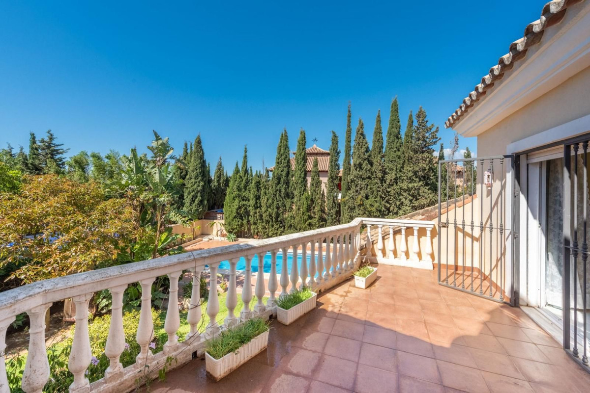 Villas de 8 dormitorios en venta en Marbella – R5181184