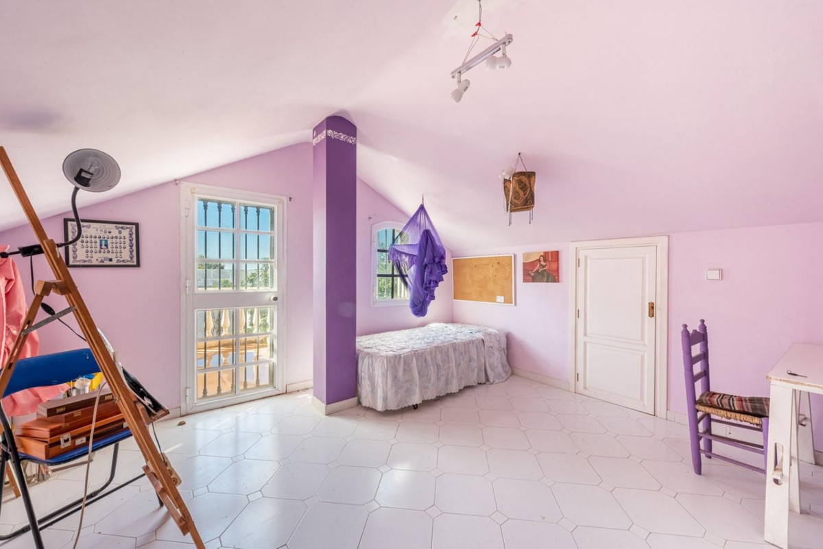 Villas de 8 dormitorios en venta en Marbella – R5181184