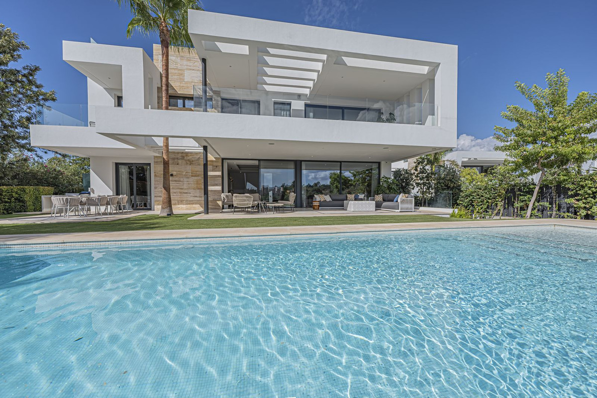 5 bedroom Villas for sale in Milla de Oro – R5172739