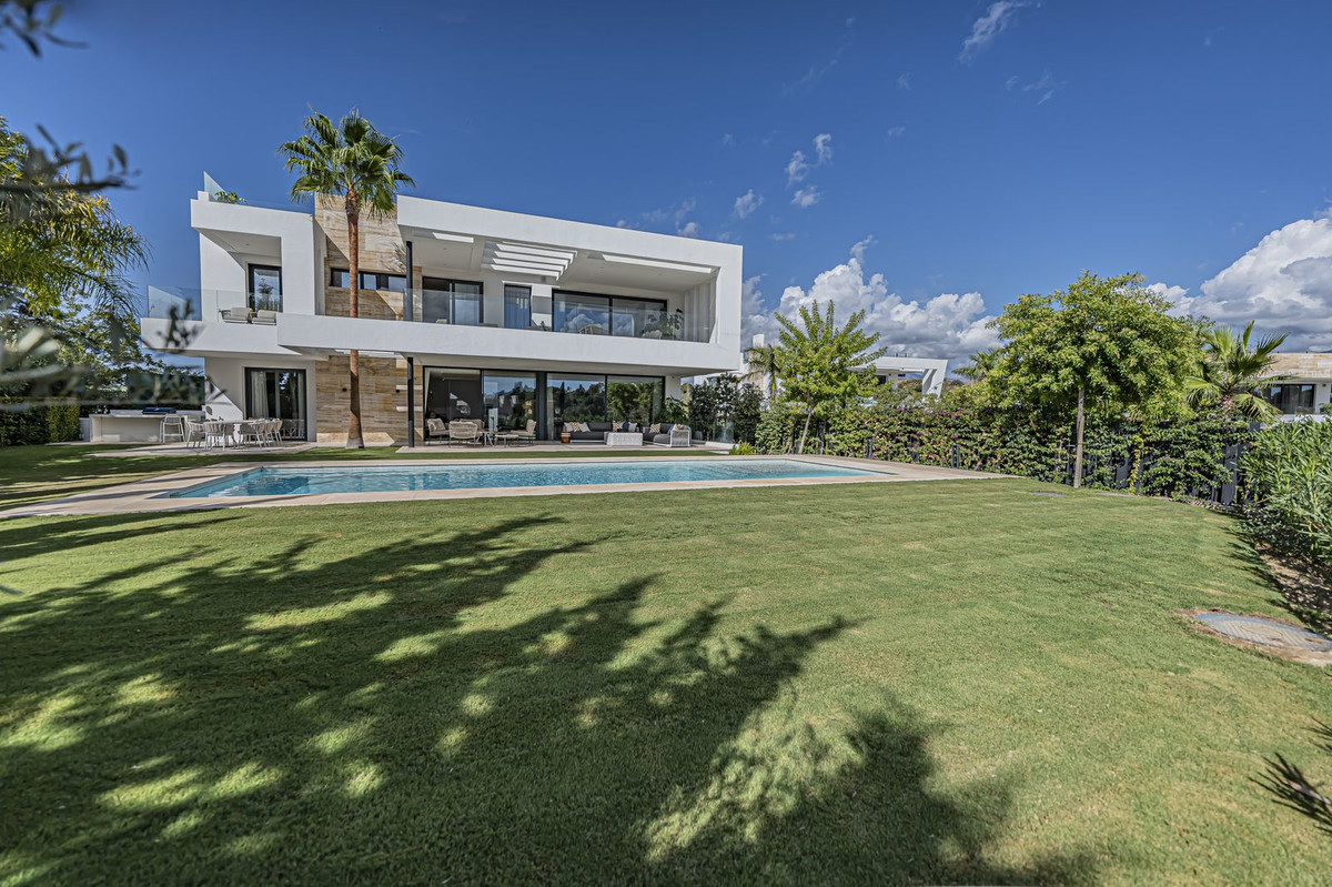 5 bedroom Villas for sale in Milla de Oro – R5172739