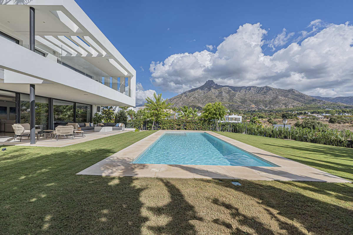 5 bedroom Villas for sale in Milla de Oro – R5172739