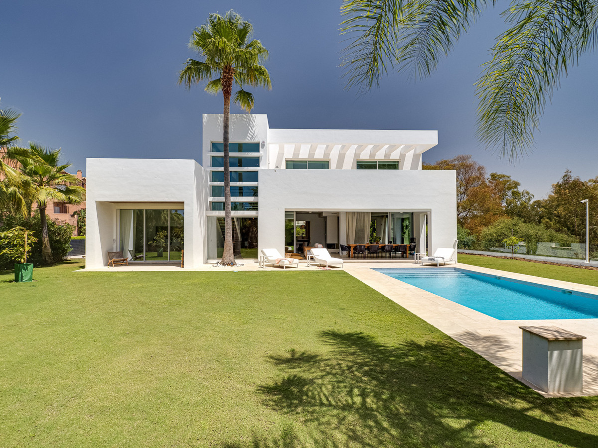 4 bedroom Villas for sale in Guadalmina Baja – R5039713