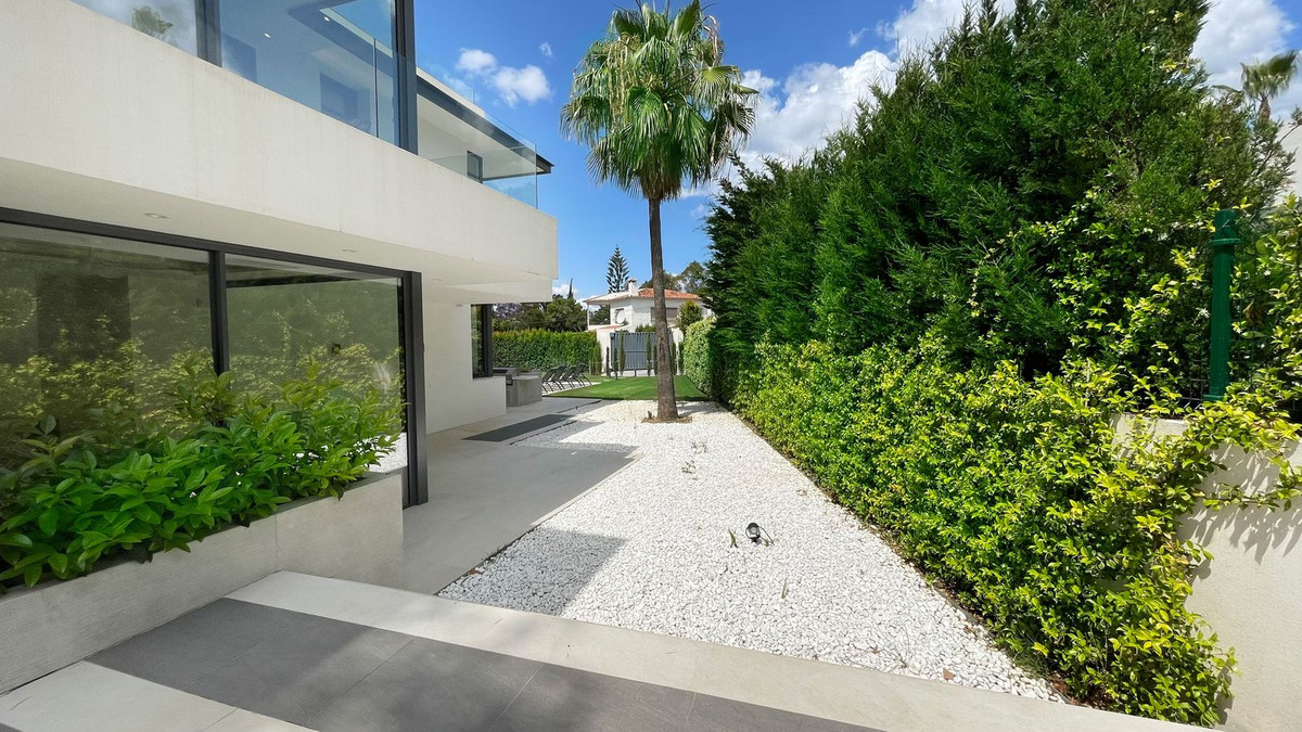 Villas de 5 dormitorios en venta en Milla de Oro – R4332634