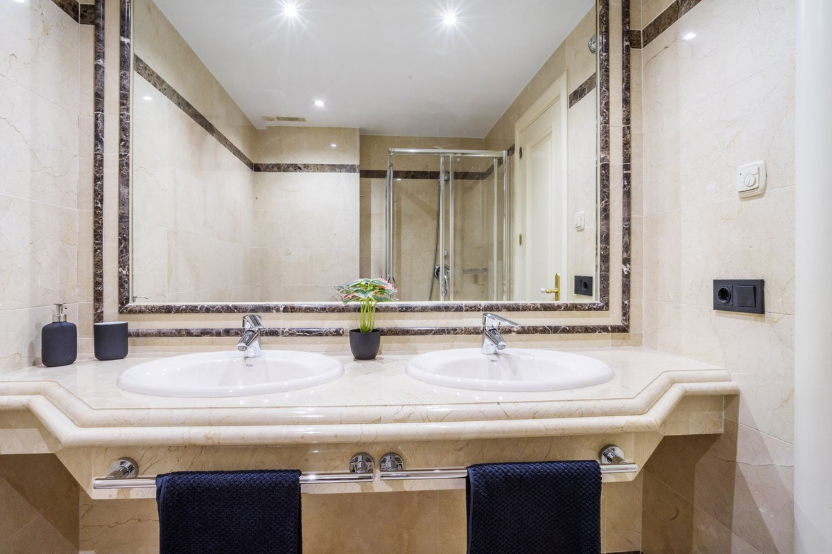 3 bedroom Apartments for sale in Marbella – R5153680