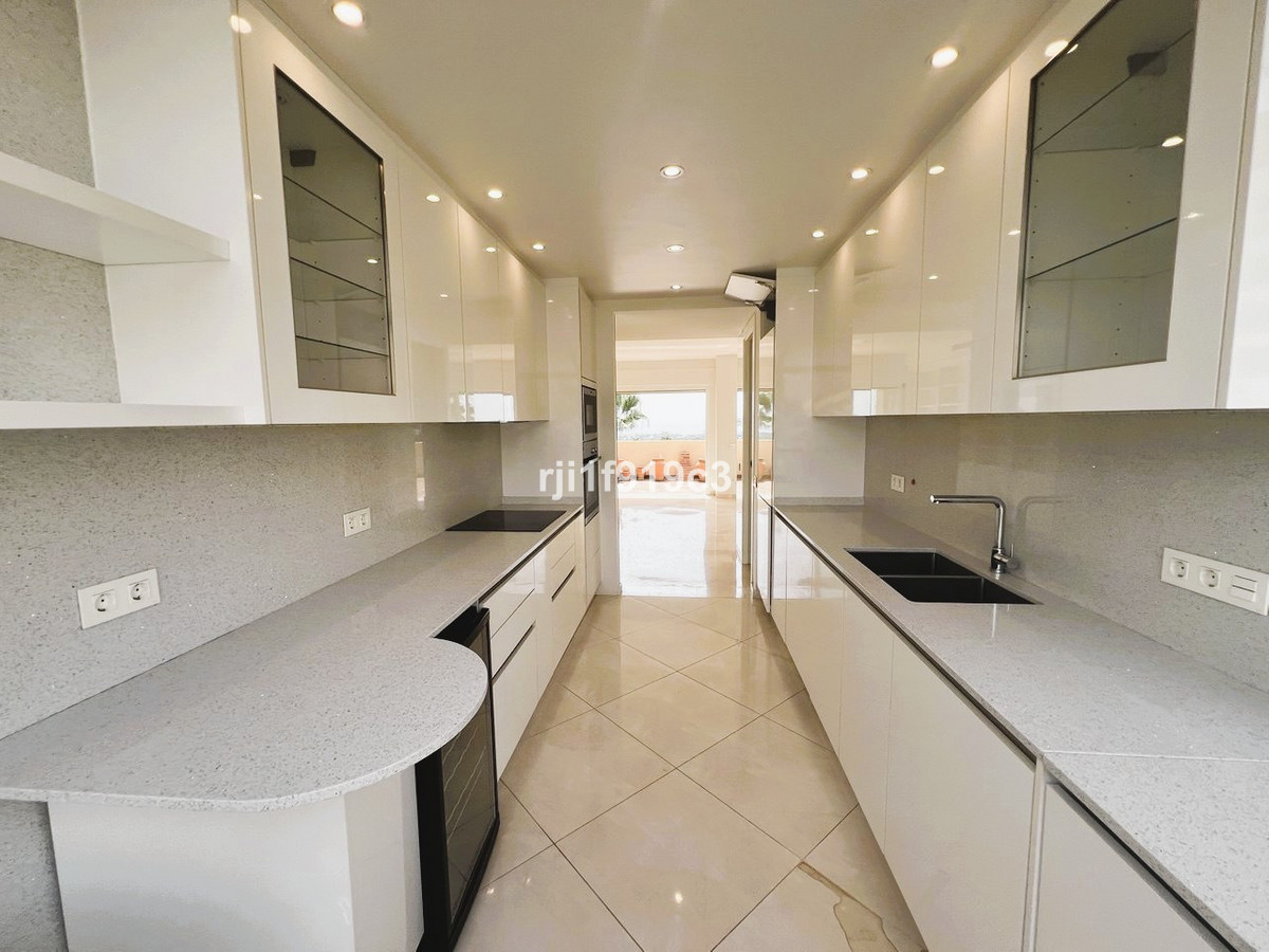 3 bedroom Apartments for sale in Elviria Hills – R5152237 3 bedroom Apartments for sale in Elviria Hills – R5152237