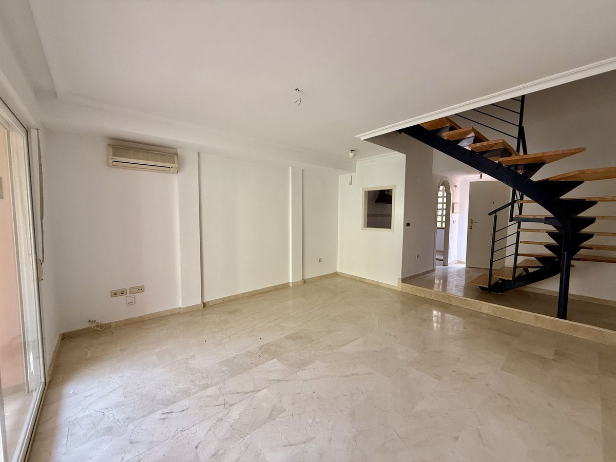 2 bedroom Apartments for sale in Riviera del Sol – R5173930