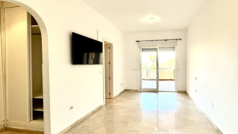 2 bedroom Apartments for sale in Elviria – R5183212