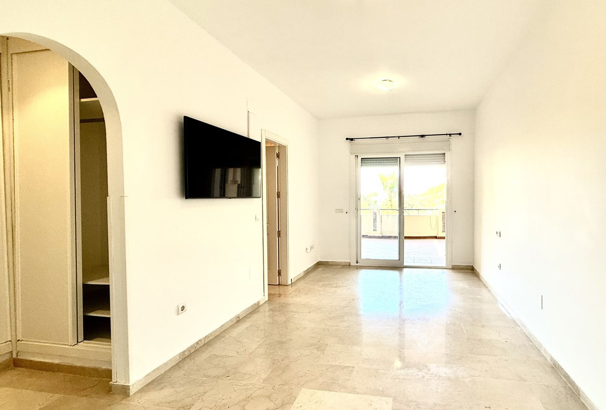 2 bedroom Apartments for sale in Elviria – R5183212