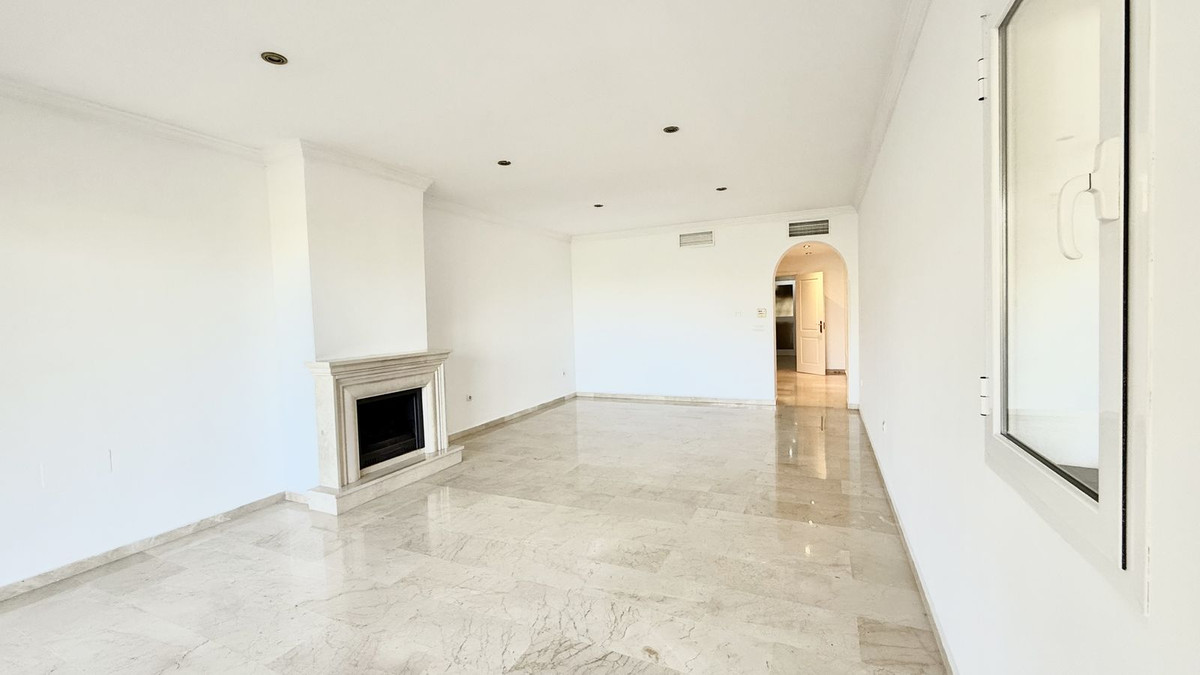 2 bedroom Apartments for sale in Elviria – R5183212