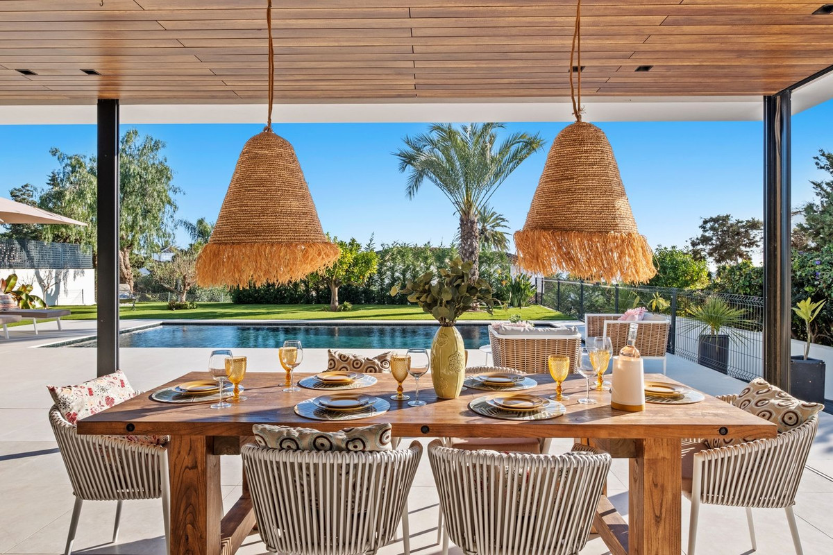 4 bedroom Villas for sale in Marbesa – R4975825