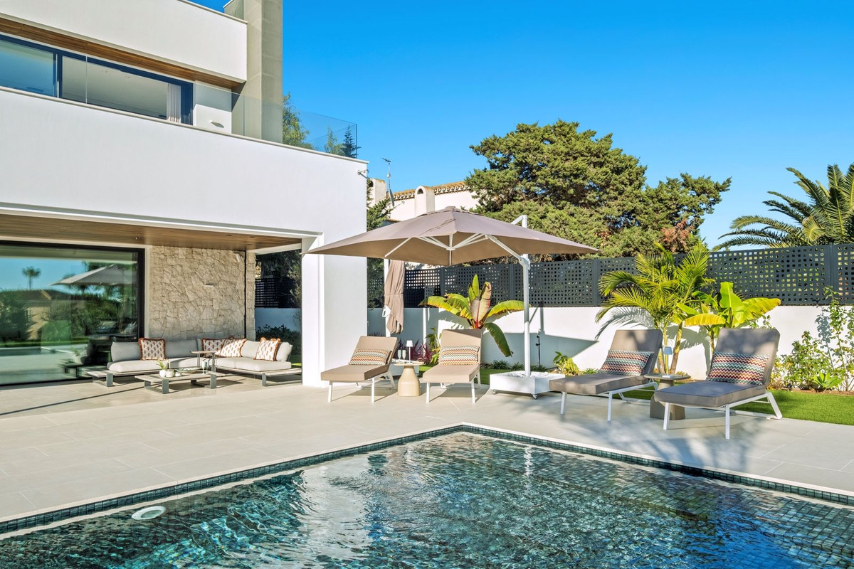 4 bedroom Villas for sale in Marbesa – R4975825