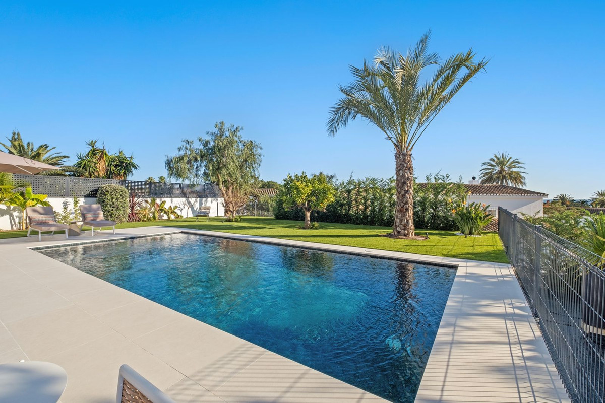4 bedroom Villas for sale in Marbesa – R4975825