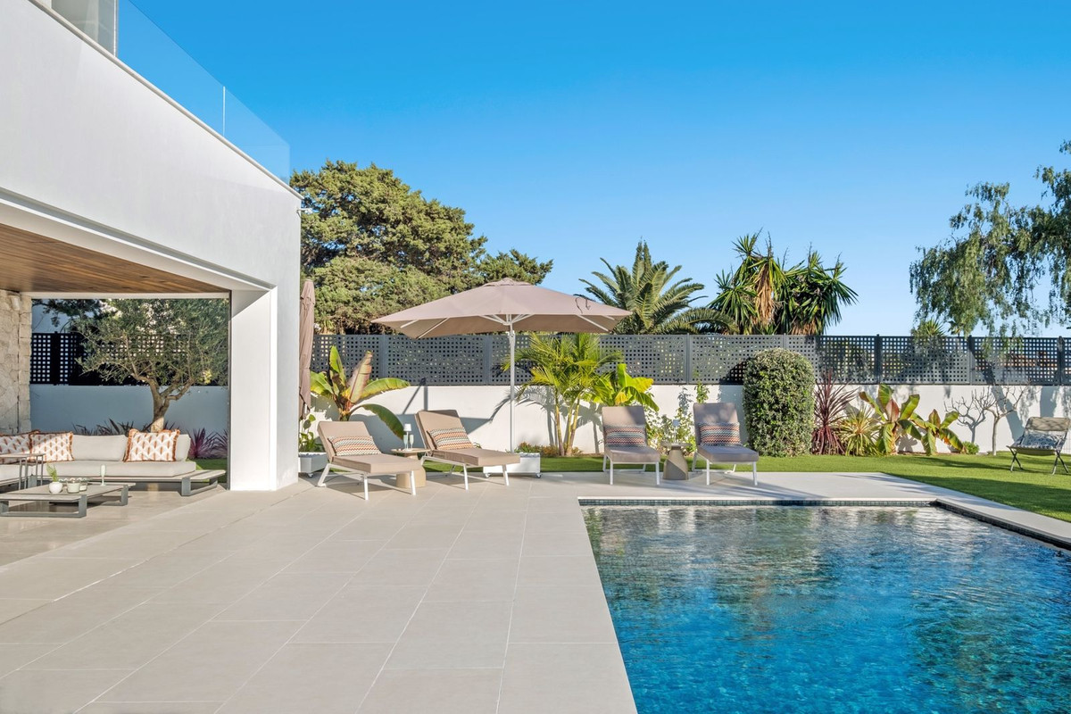 4 bedroom Villas for sale in Marbesa – R4975825