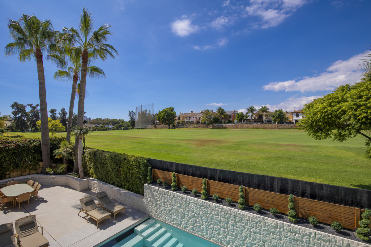 Villas de 5 dormitorios en venta en Guadalmina Alta – R5182648