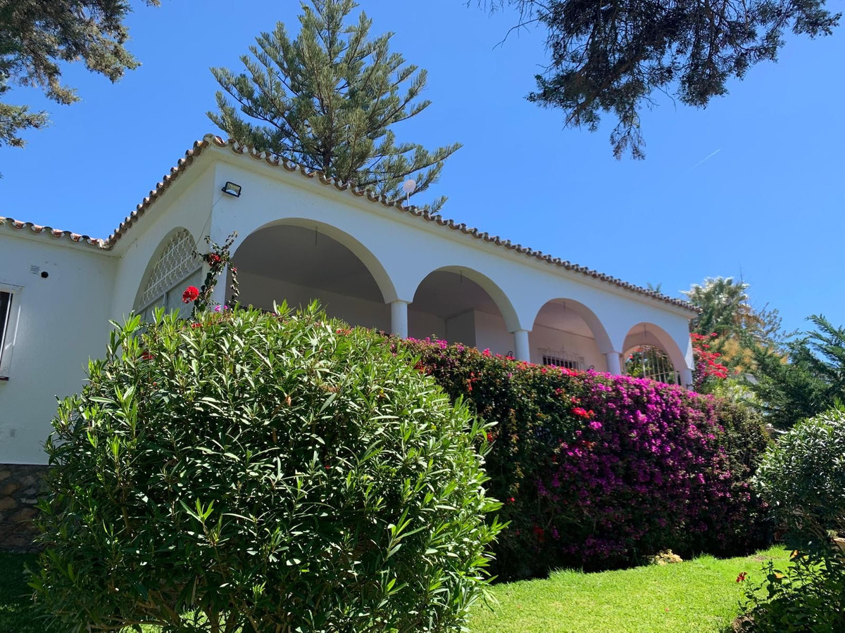 3 bedroom Villas for sale in Marbesa – R5185990