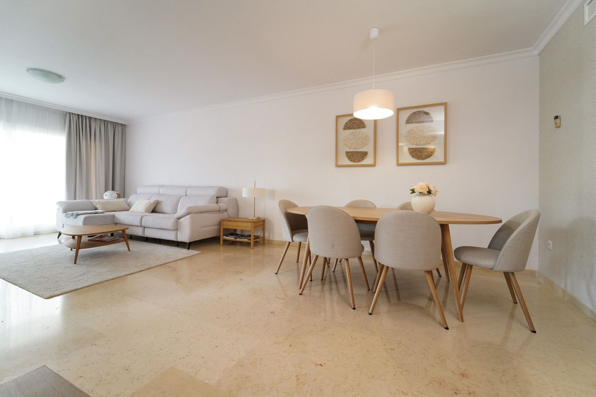 3 bedroom Apartments for sale in Elviria – R5200084 3 bedroom Apartments for sale in Elviria – R5200084