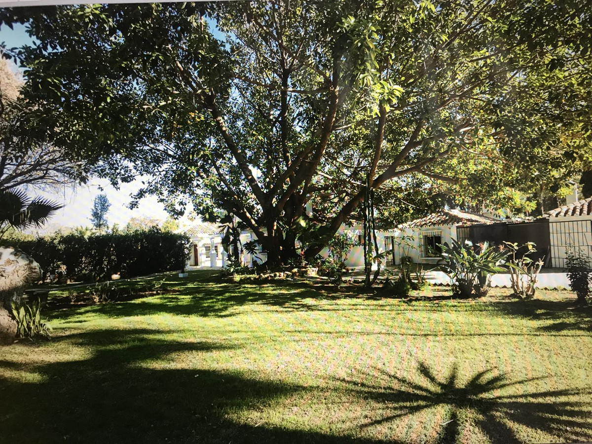 6 bedroom Villas for sale in Guadalmina Baja – R5204800 6 bedroom Villas for sale in Guadalmina Baja – R5204800