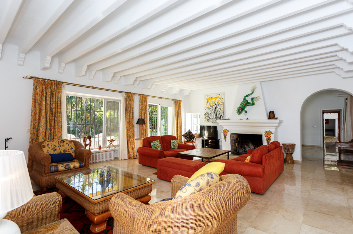 6 bedroom Villas for sale in Guadalmina Baja – R5204800 6 bedroom Villas for sale in Guadalmina Baja – R5204800