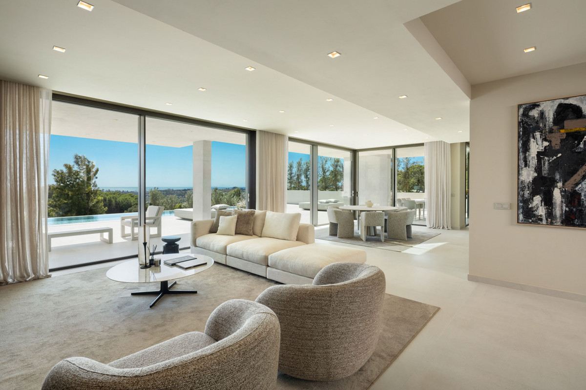 5 bedroom Villas for sale in Los Flamingos – R5200333