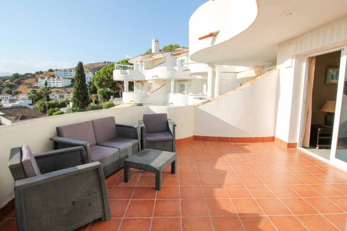 Apartamentos de 2 dormitorios en venta en Calahonda – R5186026