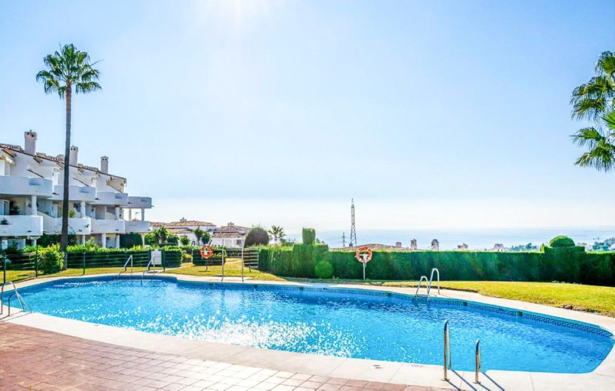 Apartamentos de 2 dormitorios en venta en Calahonda – R5186026