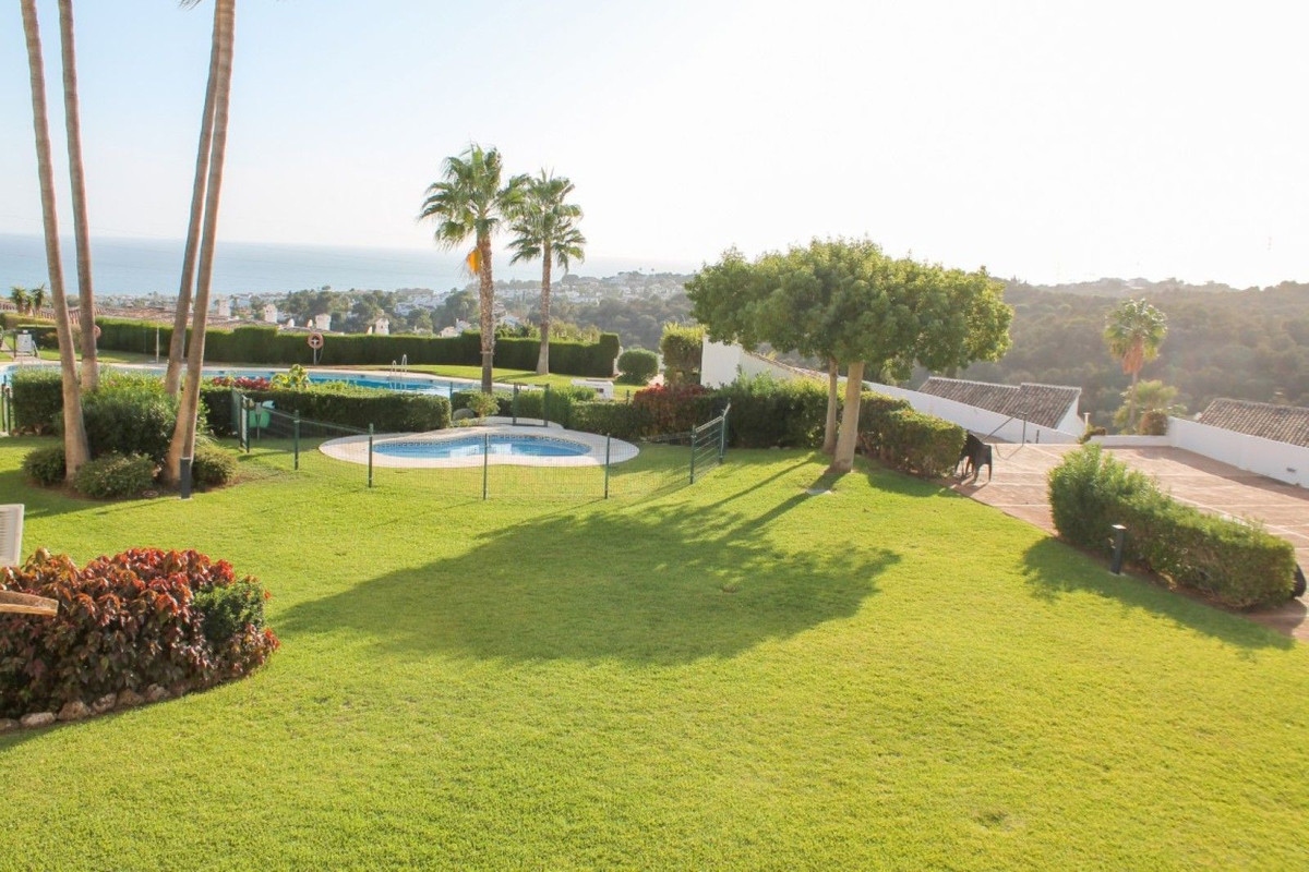 Apartamentos de 2 dormitorios en venta en Calahonda – R5186026