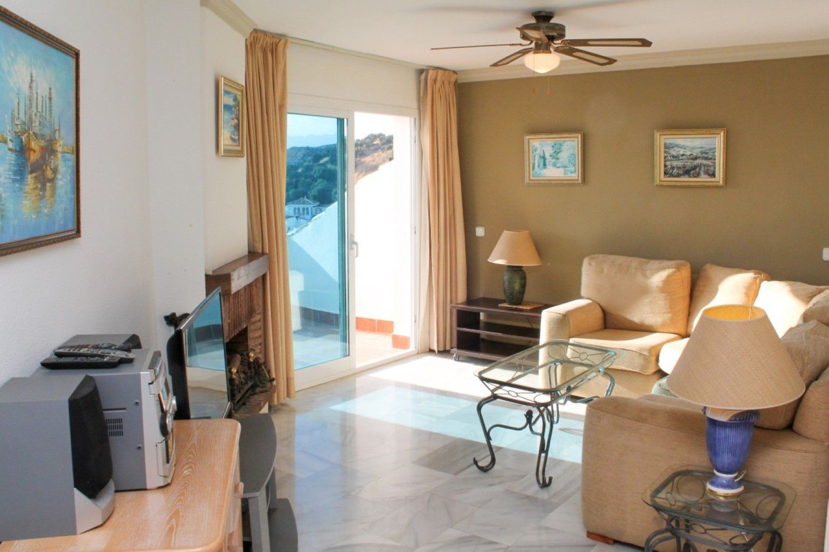 Apartamentos de 2 dormitorios en venta en Calahonda – R5186026