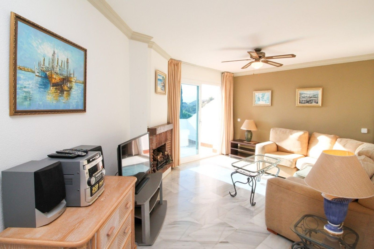 Apartamentos de 2 dormitorios en venta en Calahonda – R5186026