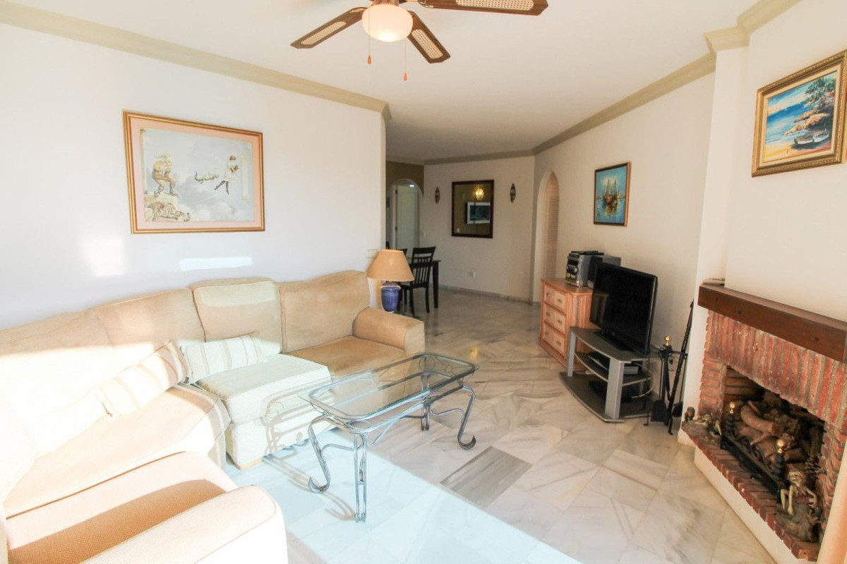 Apartamentos de 2 dormitorios en venta en Calahonda – R5186026