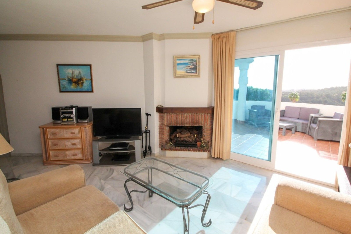 Apartamentos de 2 dormitorios en venta en Calahonda – R5186026