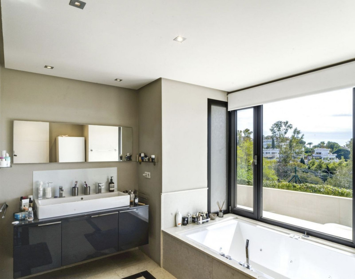 5 bedroom Villas for sale in Milla de Oro – R5157004 5 bedroom Villas for sale in Milla de Oro – R5157004