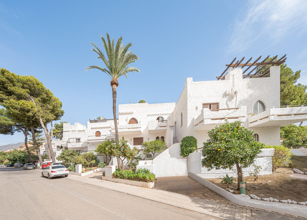 Adosados de 3 dormitorios en venta en Marbella – R5186383