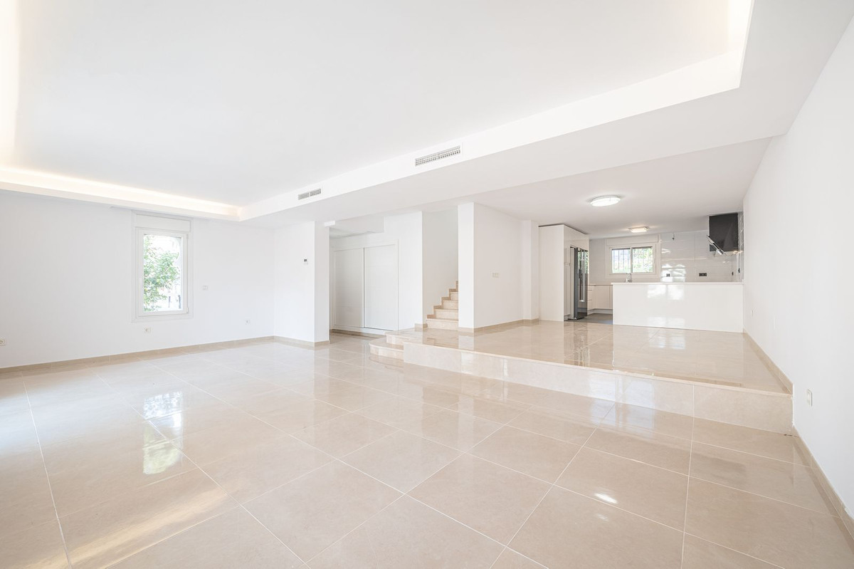Adosados de 3 dormitorios en venta en Marbella – R5186383
