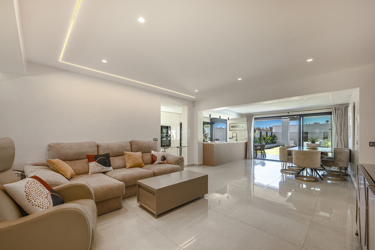 3 bedroom Villas for sale in Nueva Milla de Oro – R5156197