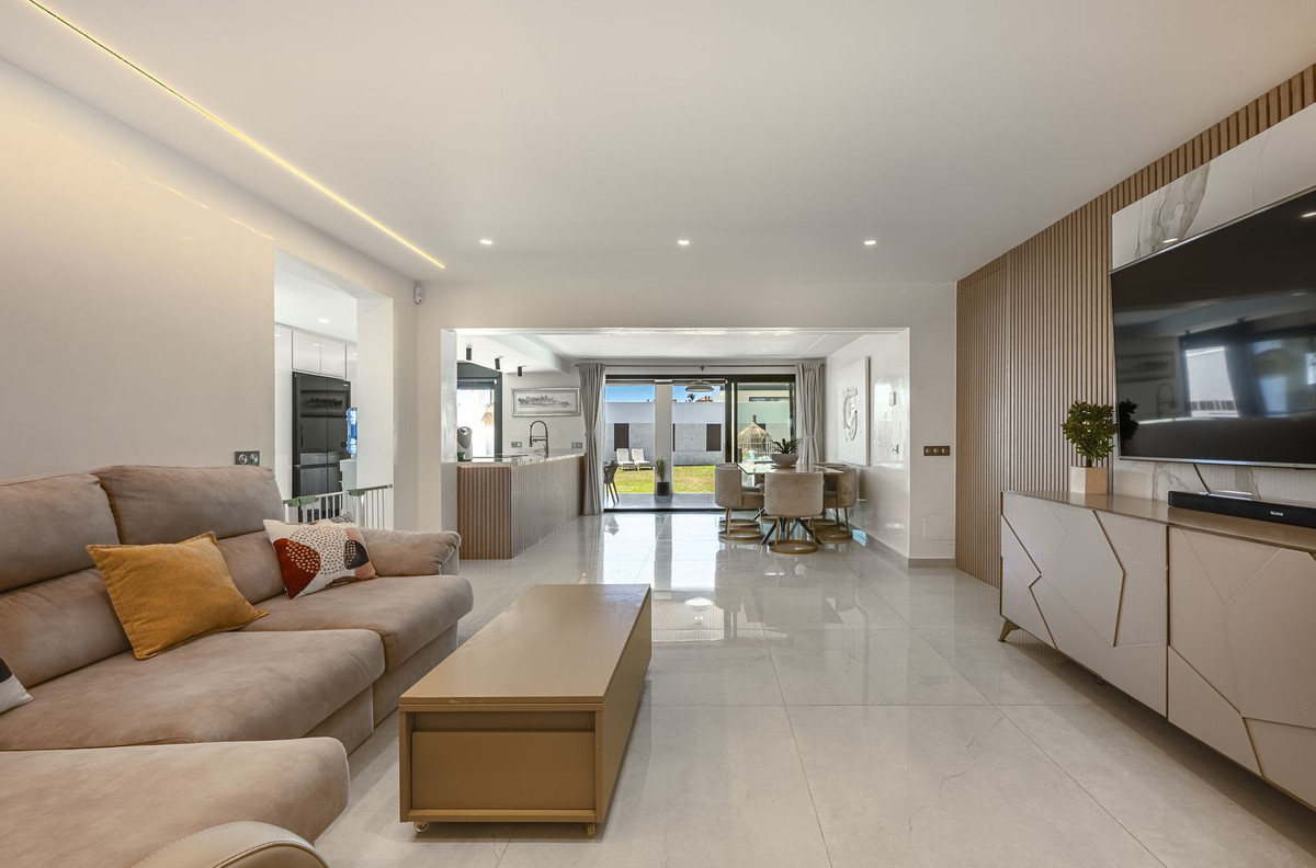 3 bedroom Villas for sale in Nueva Milla de Oro – R5156197