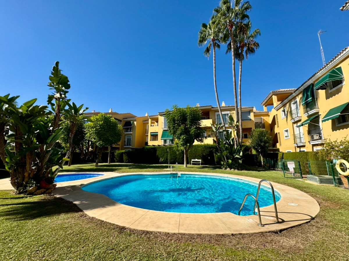 Apartamentos de 3 dormitorios en venta en Guadalmina Baja – R5179687