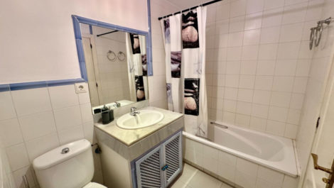 Apartamentos de 3 dormitorios en venta en Guadalmina Baja – R5179687