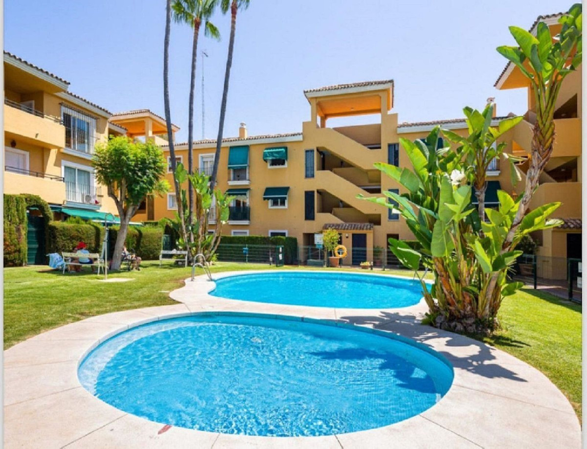 Apartamentos de 3 dormitorios en venta en Guadalmina Baja – R5179687