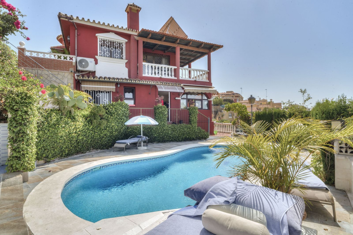 6 bedroom Villas for sale in Marbella – R5199373