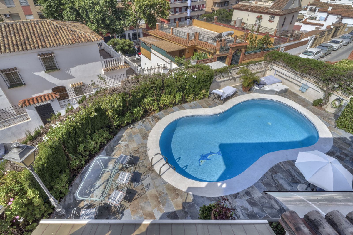 6 bedroom Villas for sale in Marbella – R5199373