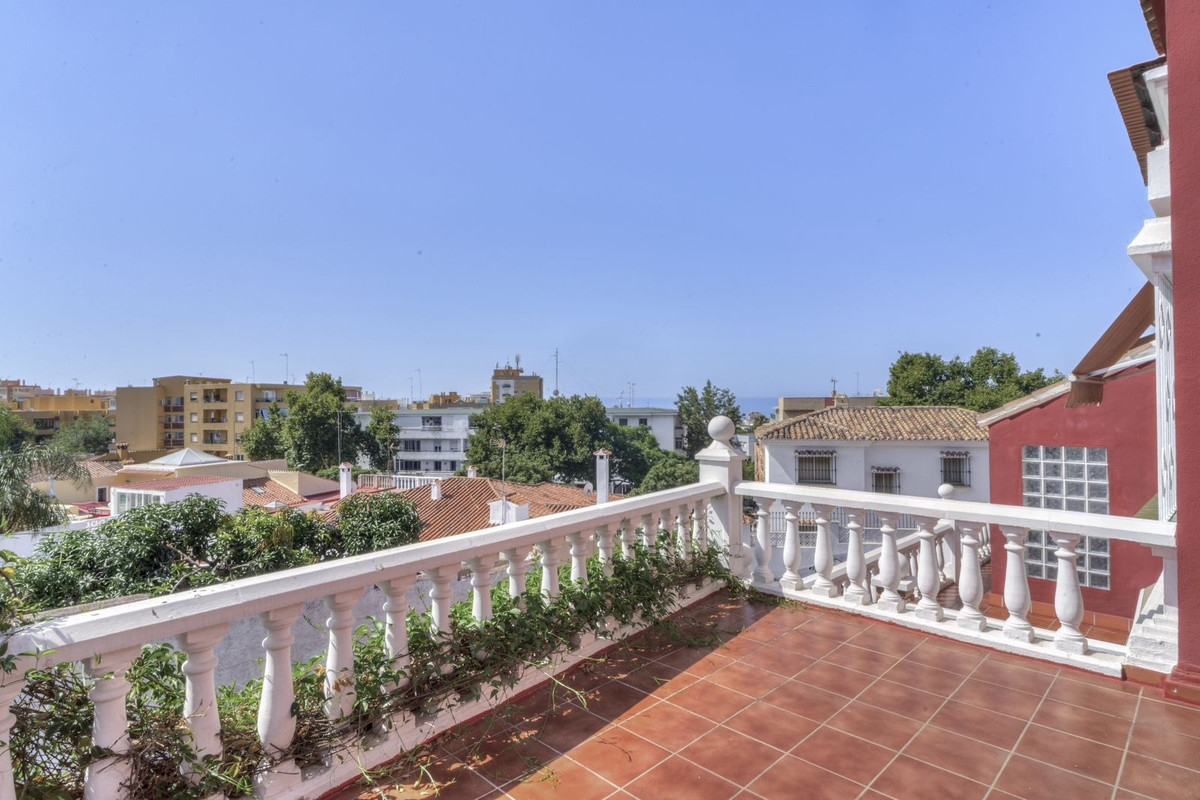 6 bedroom Villas for sale in Marbella – R5199373