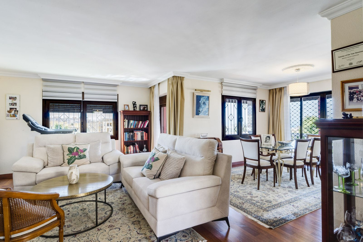 6 bedroom Villas for sale in Marbella – R5199373